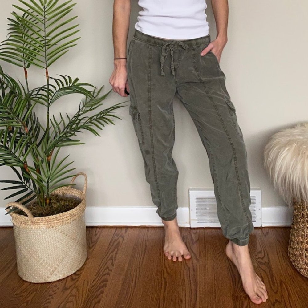 Mossimo green cargo jogger pants